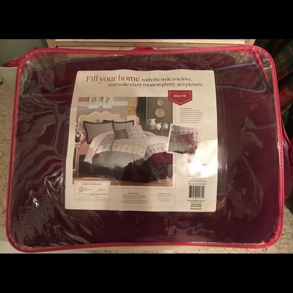 Queen comforter set with throw pillows - Picture 2 of 7